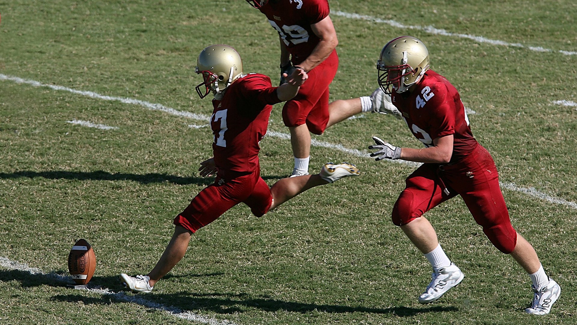 “青春逐梦”体育公益大讲堂在北京盛大开启，弘扬正能量精神，体育专题讲座